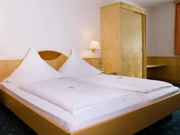 Hotel-restaurant Am Paulusbogen Hotel 4*